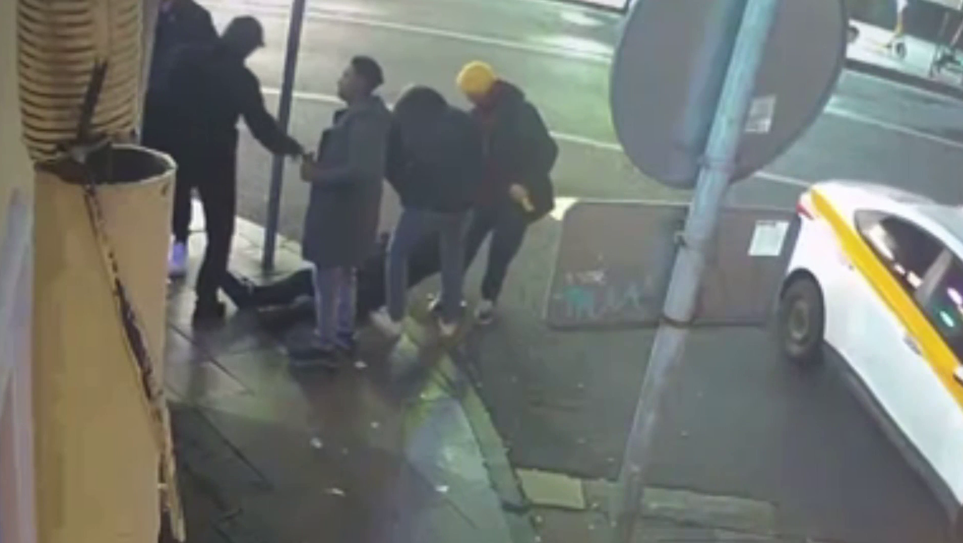 Полиция Москвы задержала жителя столицы за тяжкий вред здоровью мужчине у кафе на улице Маросейка