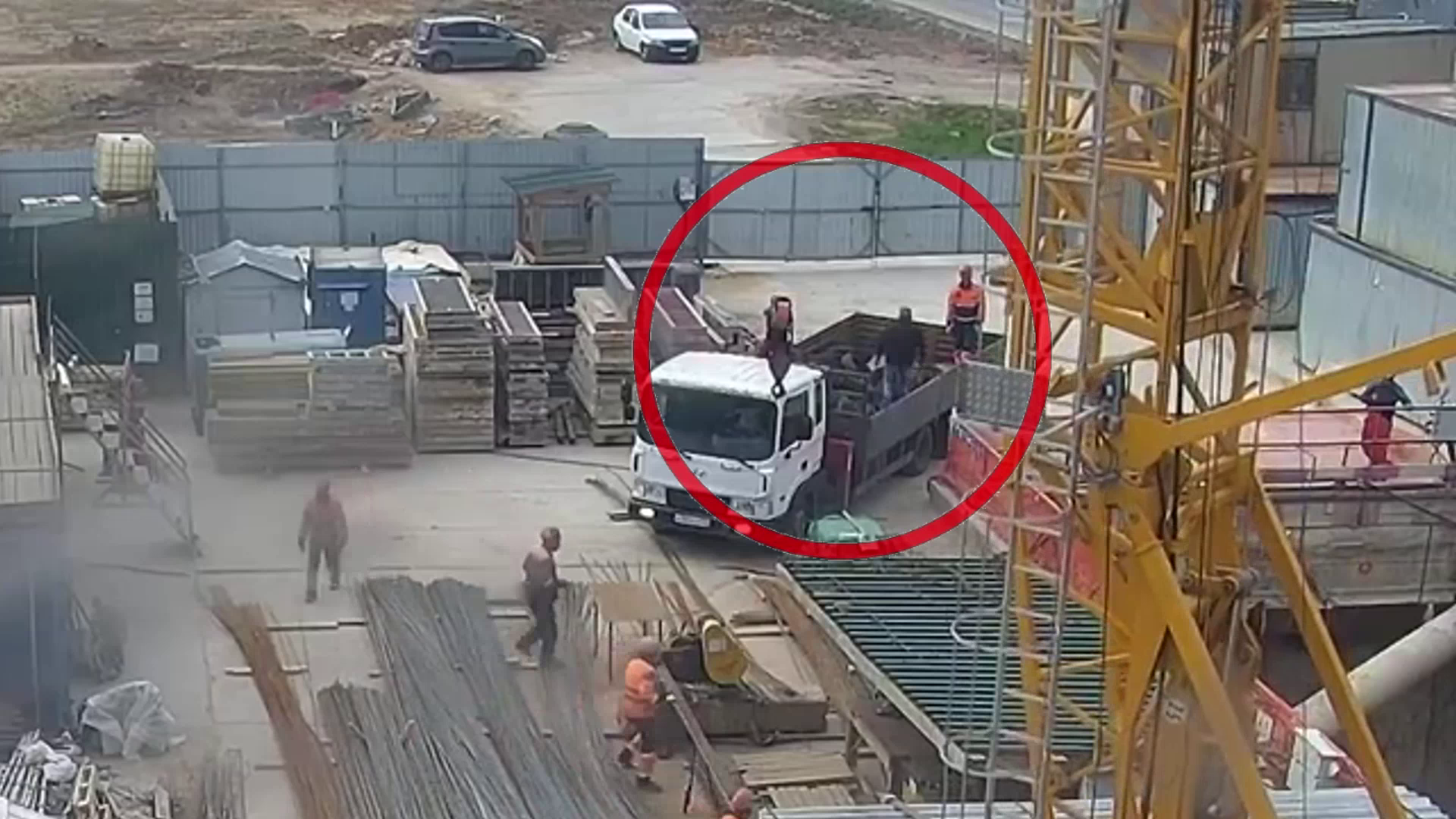 Транспортные полицейские задержали подозреваемых в краже 3 тонн проволоки со стройки у аэропорта Внуково
