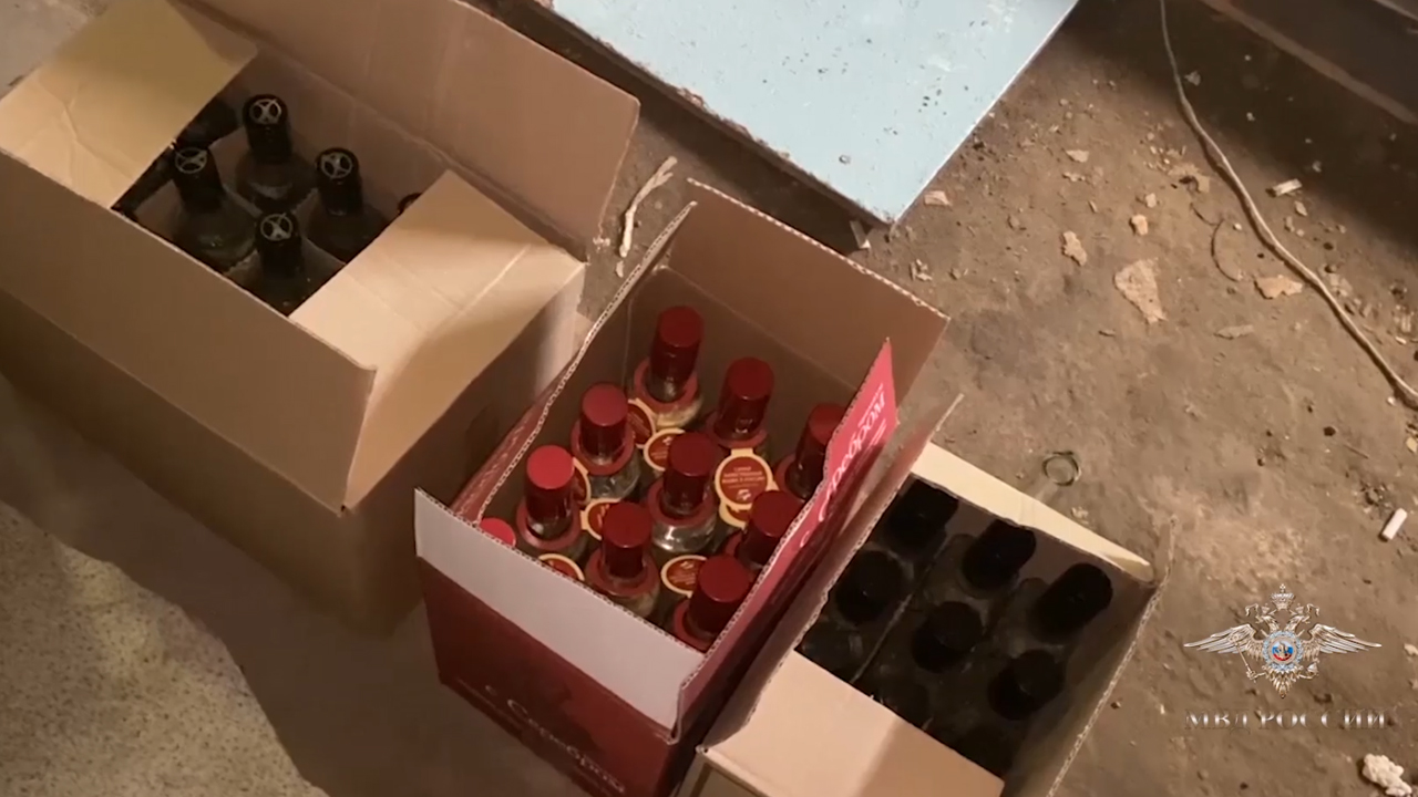 В Тюменской области полицейские изъяли свыше тысячи бутылок фальсифицированного алкоголя