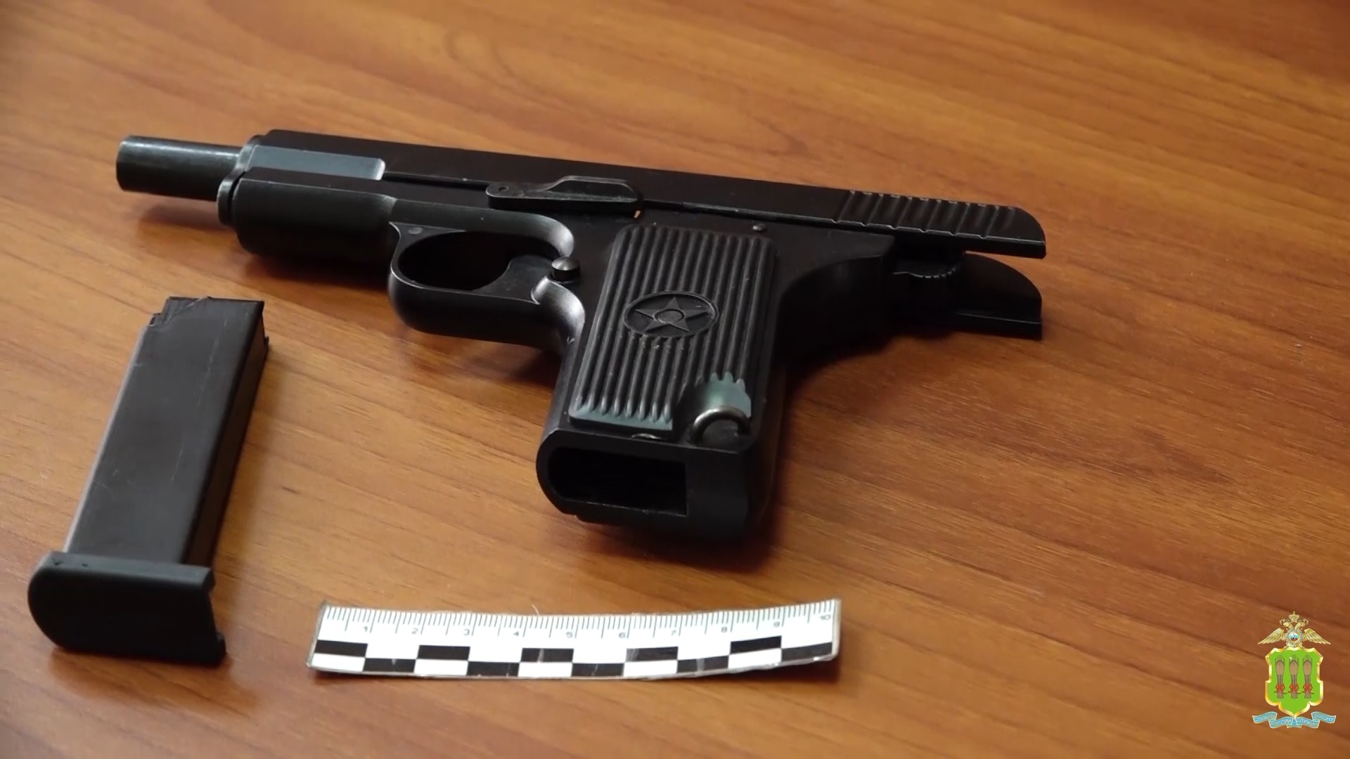 В Пензе полицией задержаны двое вымогателей, угрожавших потерпевшему ножом и пистолетом