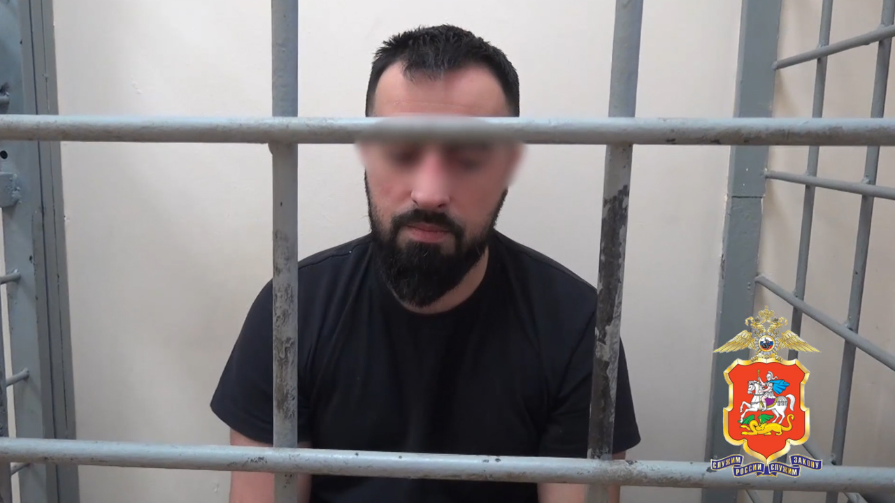 Подмосковные полицейские благодаря бдительной консьержке задержали сообщника аферистов