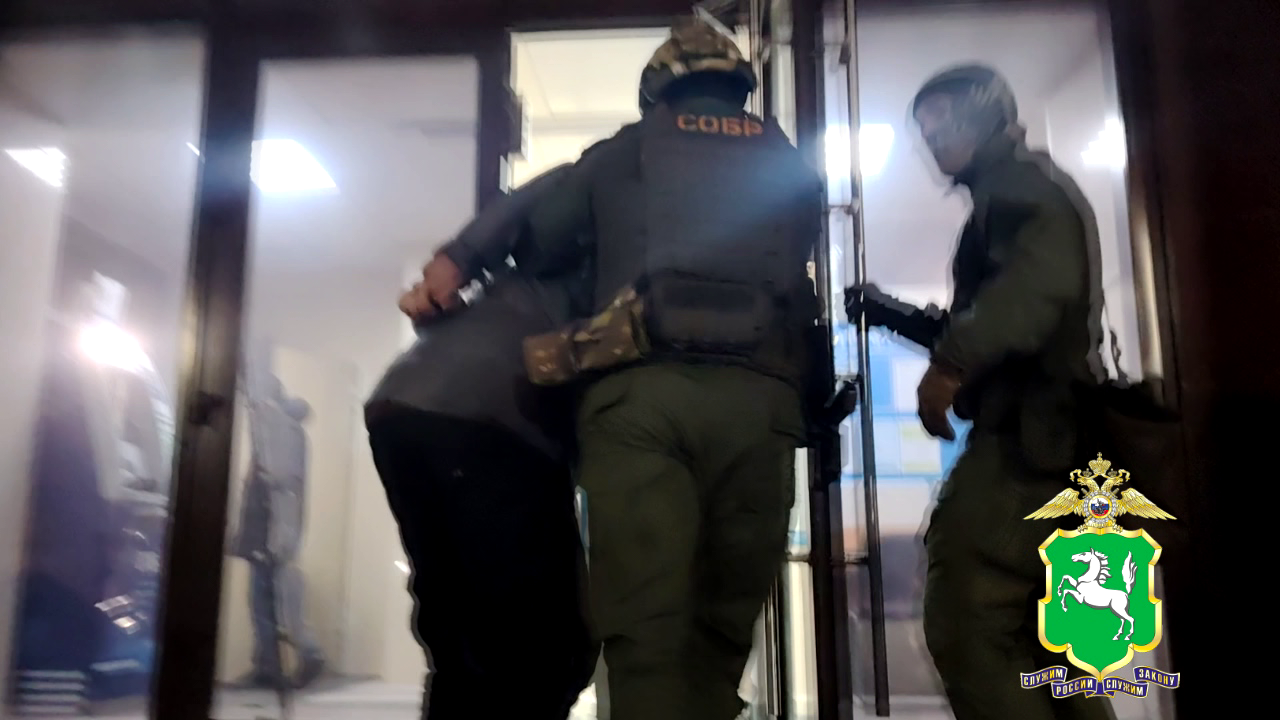 Трое жителей Томска задержаны полицейскими за организацию интим-салонов в двух городских квартирах