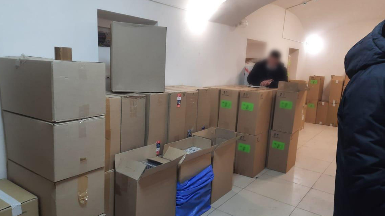 В Орловской области полицейские изъяли из оборота крупную партию немаркированных табачных изделий