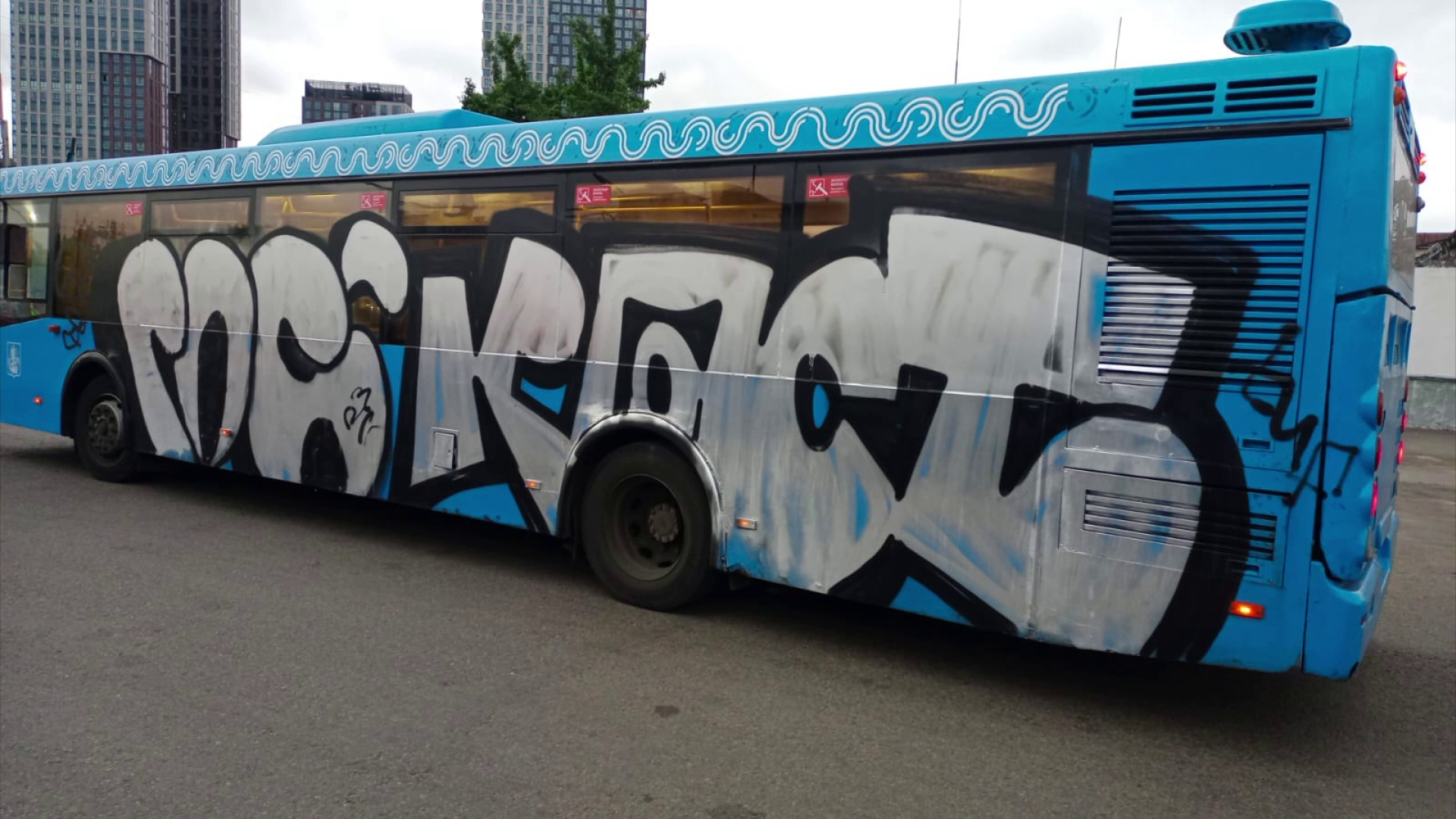 В Москве участковые уполномоченные полиции задержали подозреваемых в вандализме