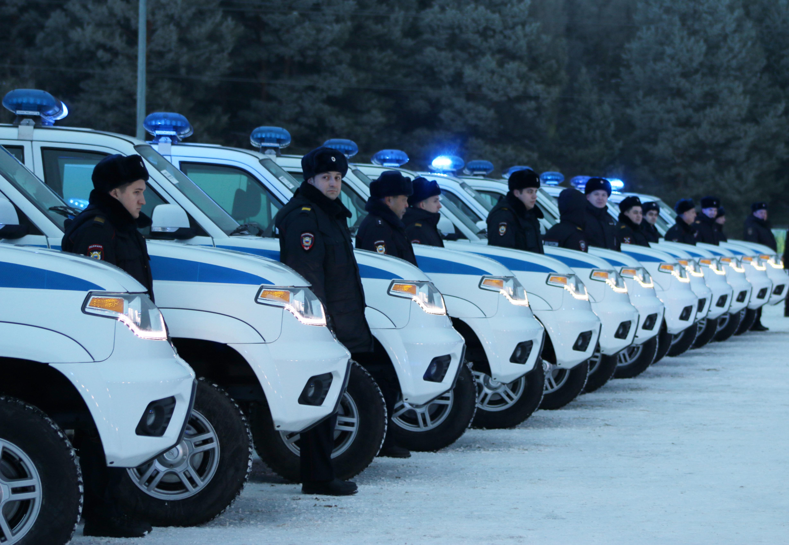 В Югре сотрудники территориальных подразделений полиции получили 50 новых служебных автомобилей