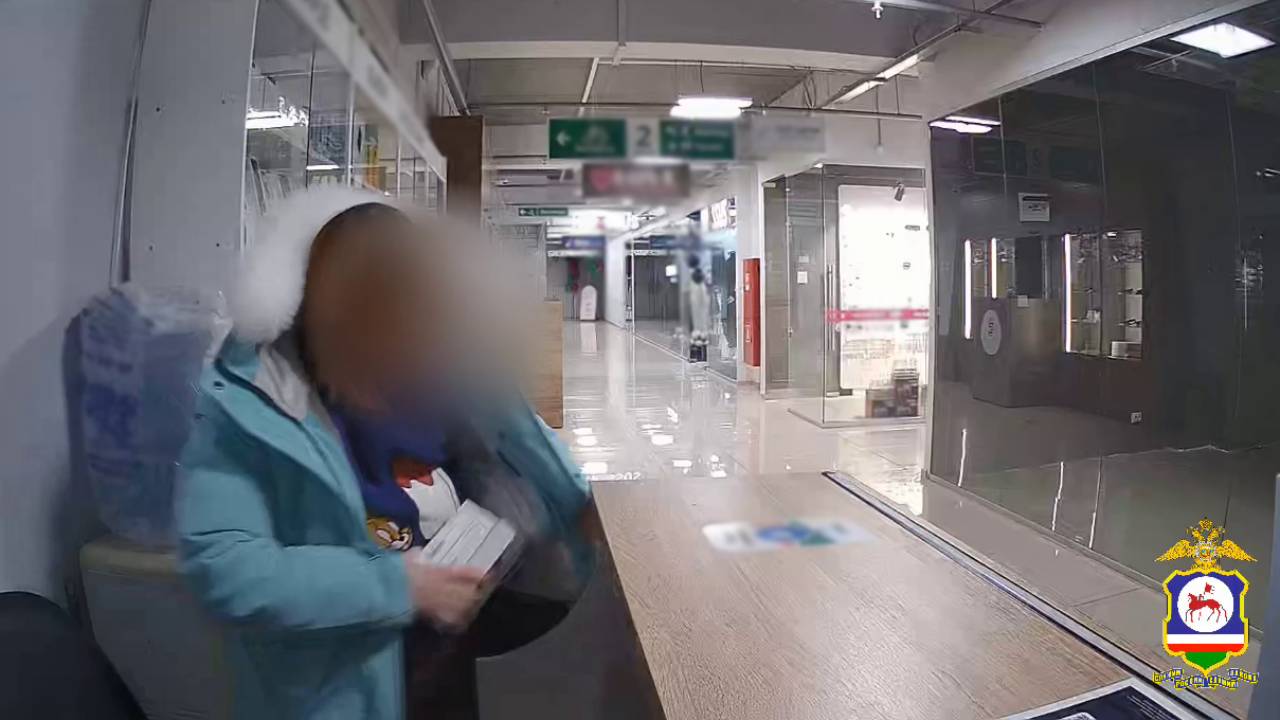 В Якутии бывшая работница магазина техники уличена полицией в хищении девяти дорогостоящих смартфонов