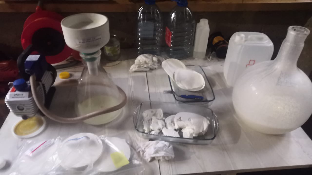 В Тверской области полицейские пресекли деятельность деревенской нарколаборатории