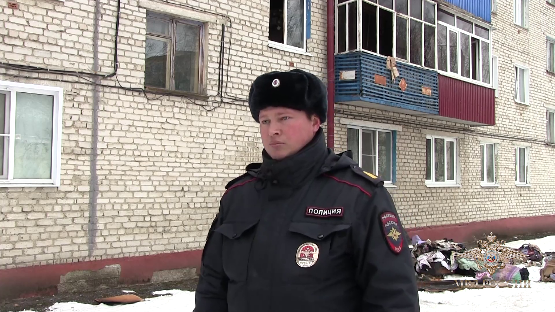 Ирина Волк: Владимир Колокольцев наградил полицейского из Чувашии, который спас из пожара женщину и ее ребенка