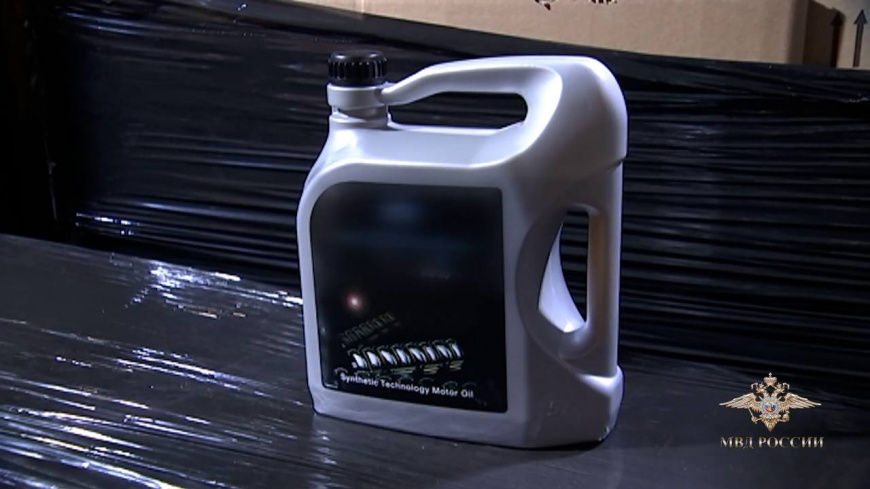 Полицейскими пресечено нелегальное производство моторного масла и бытовой химии