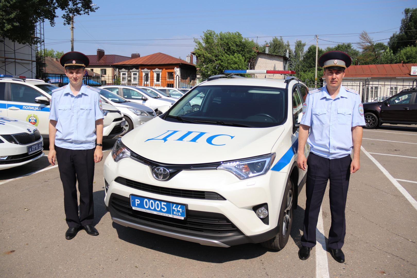В Костромской области сотрудники ГИБДД помогли доставить годовалого ребёнка в больницу