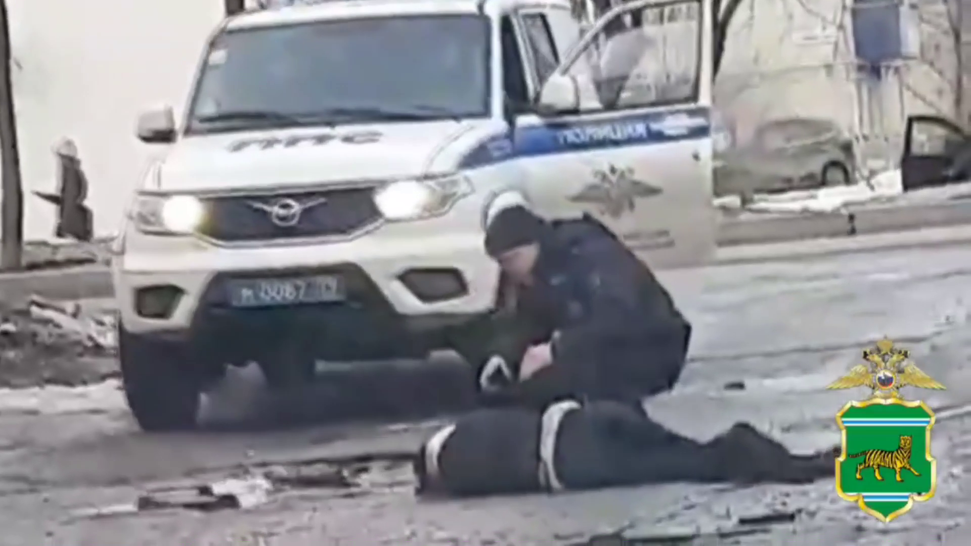 В Еврейской автономной области сотрудники ППС оказали помощь женщине с эпилептическим приступом