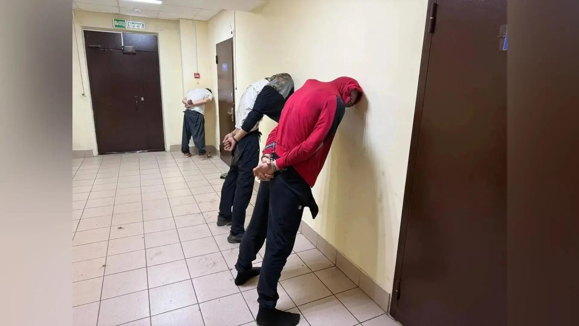 В Рязани за кражу денег из сейфа фирмы под стражу заключены четверо уроженцев Дагестана