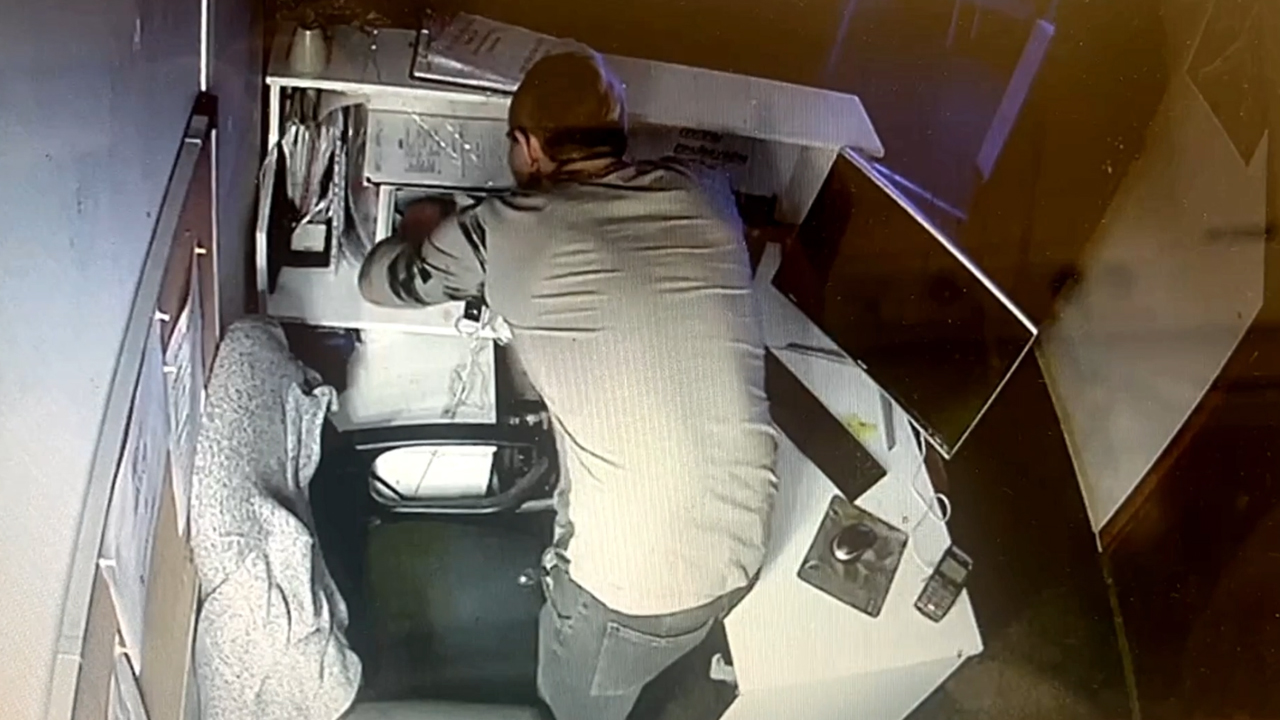 В Москве полицейские задержали подозреваемого в краже денег из сейфа частной музыкальной школы