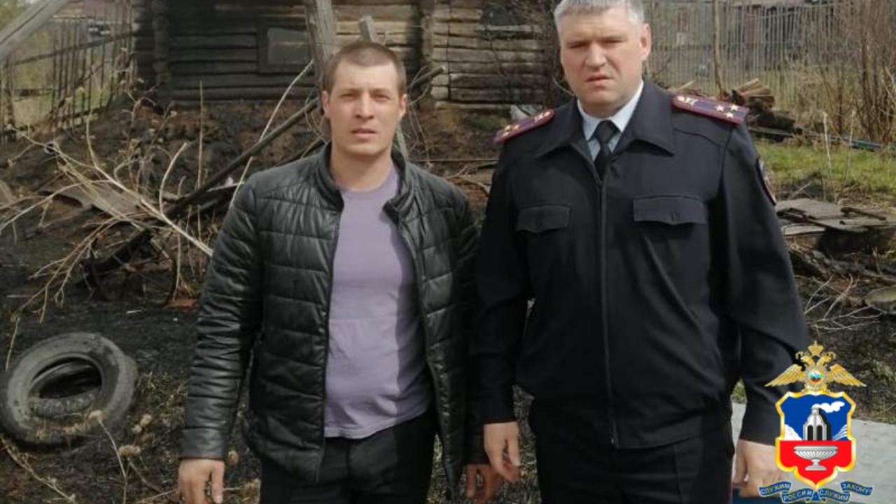 На Алтае сотрудники полиции потушили возгорание на частном подворье, предотвратив лесной пожар