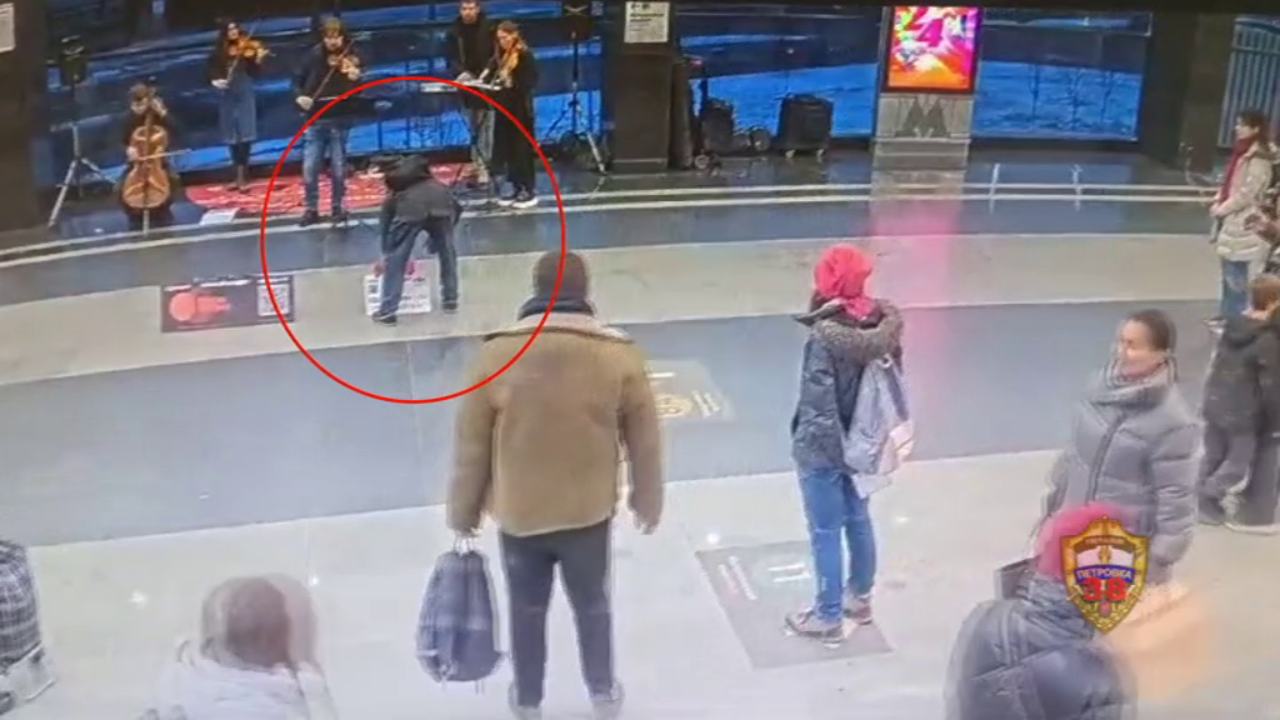 В столичном метро задержан 32-летний мужчина, открыто похитивший денежные средства музыкантов
