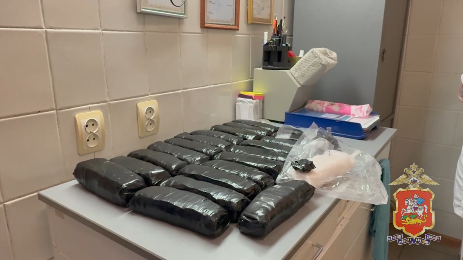 В Чехове полицейские ликвидировали наркоцех и изъяли 11 кг произведённого там амфетамина