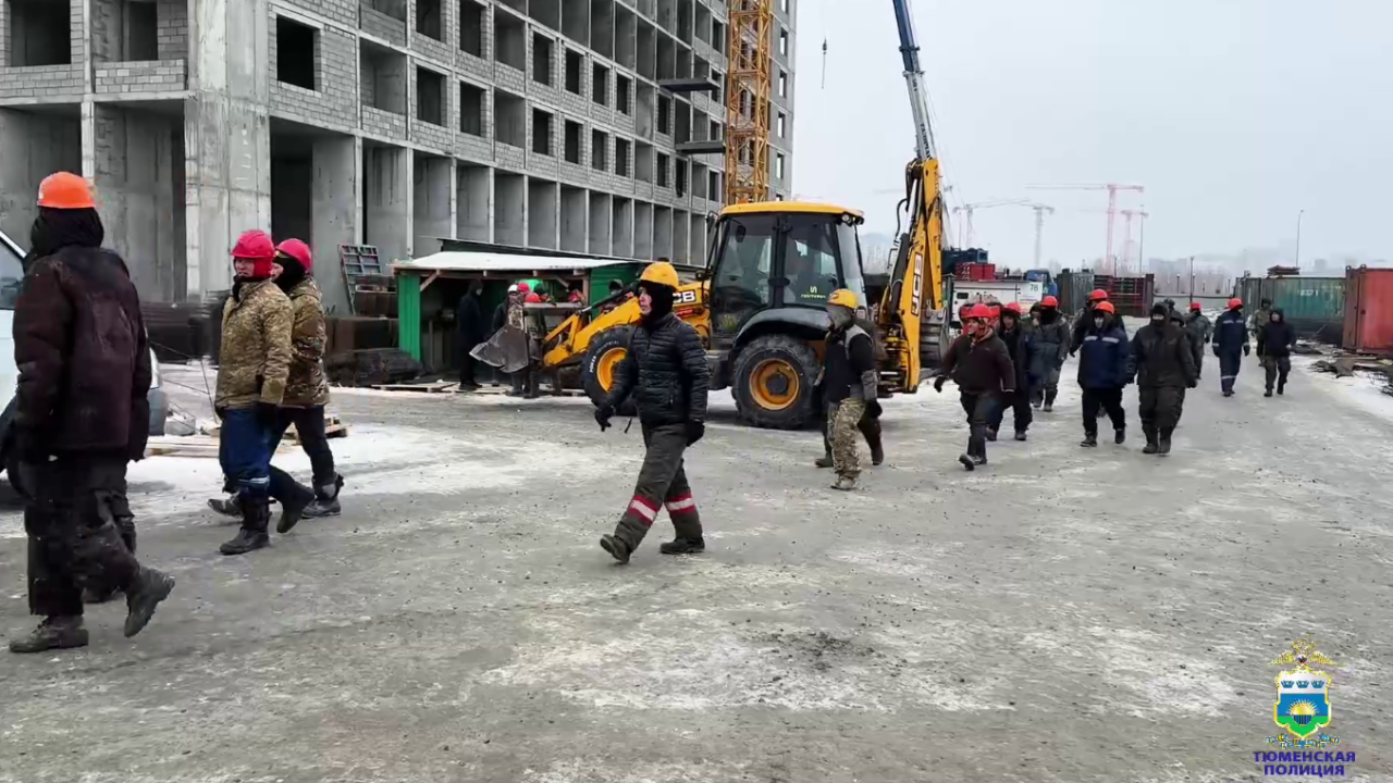 В результате рейда по стройкам, где работают мигранты, тюменские полицейские выявили 126 нелегалов