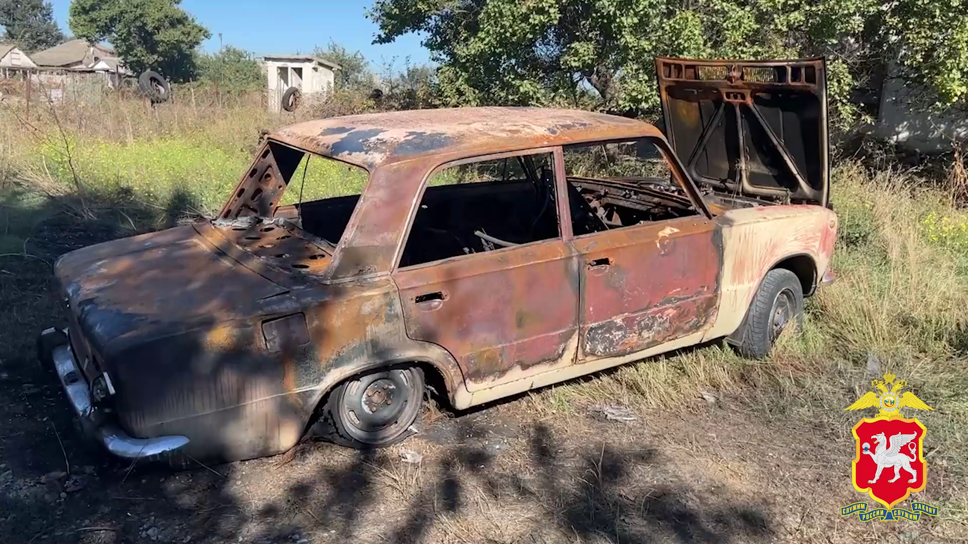 В Крыму сотрудниками полиции по горячим следам раскрыты совершённые ночью поджоги машины и сарая