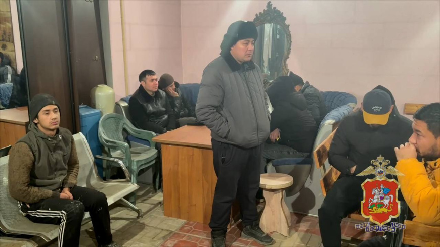 Полицейские задержали мужчину, организовавшего нелегальное общежитие для мигрантов