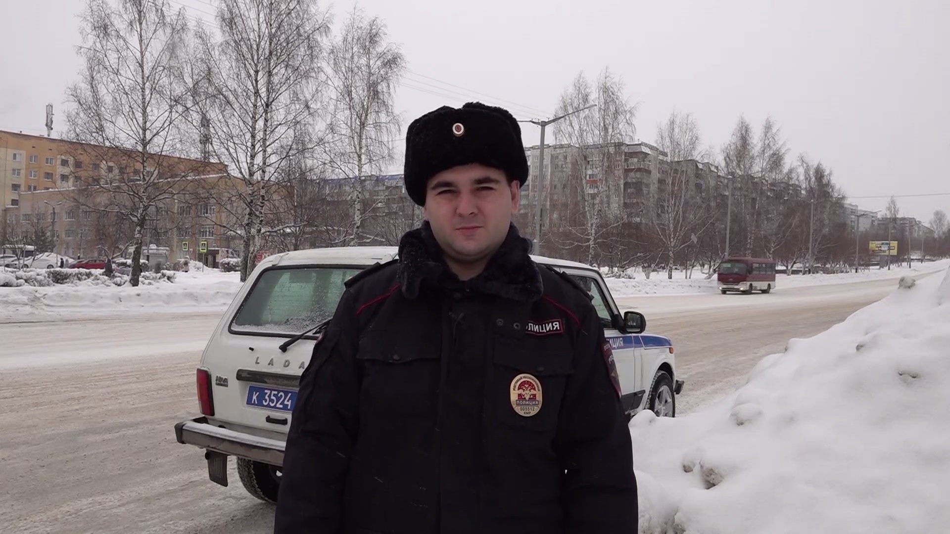 В Кемеровской области сотрудник полиции оказал помощь подростку, который при падении сломал ногу