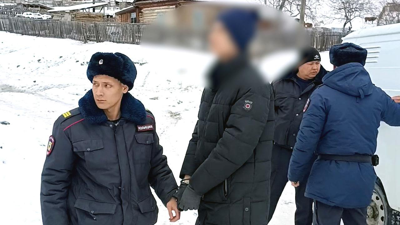 Полиция Республики Алтай вернула вдове участника СВО 2,9 млн рублей, похищенных курьером аферистов