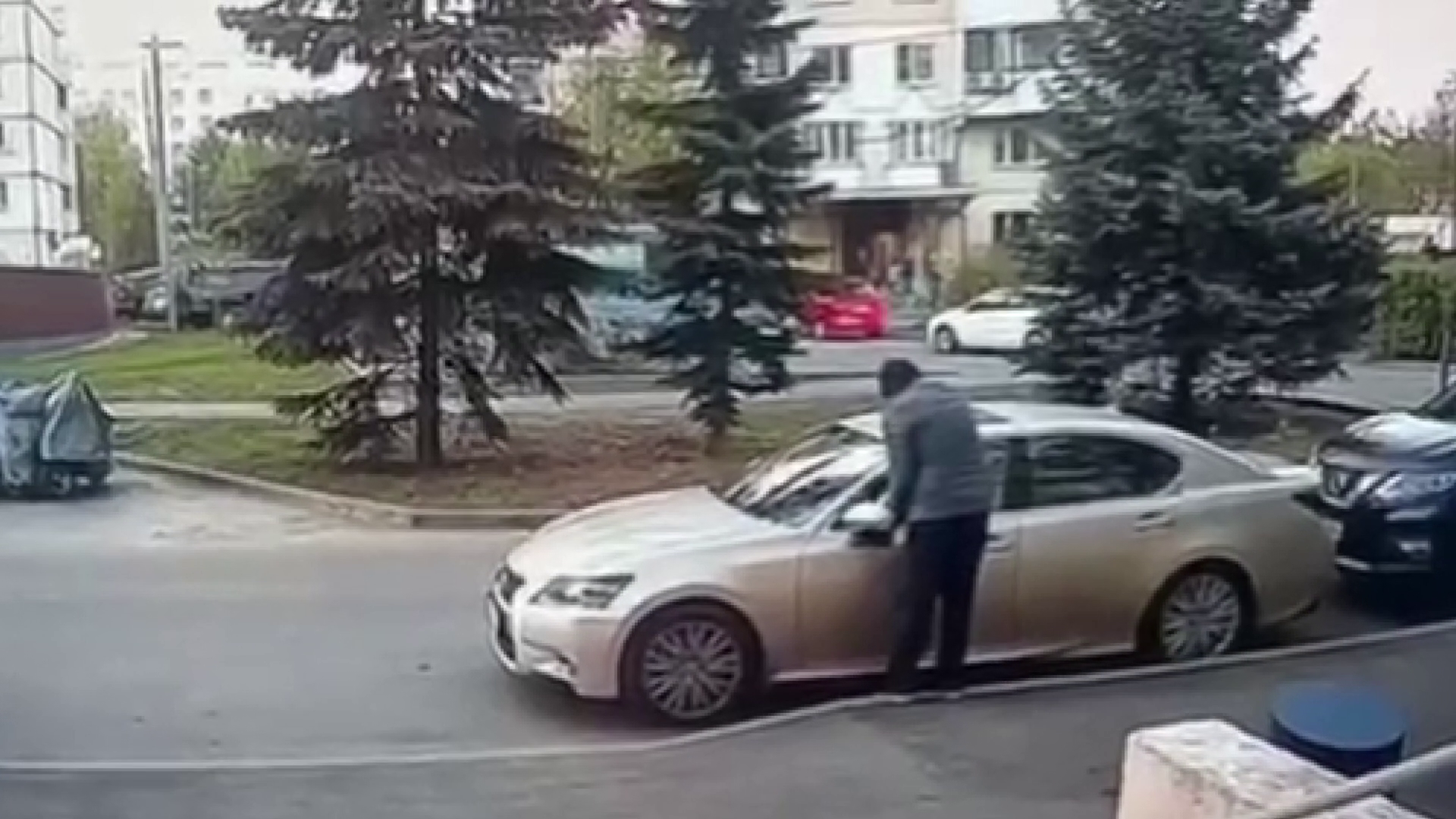 Похититель автомобильных зеркал, орудовавший в трёх районах Москвы, задержан столичными полицейскими