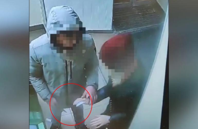 В Удмуртии налётчик, угрожавший женщине ножом в отделении банка, задержан полицейскими