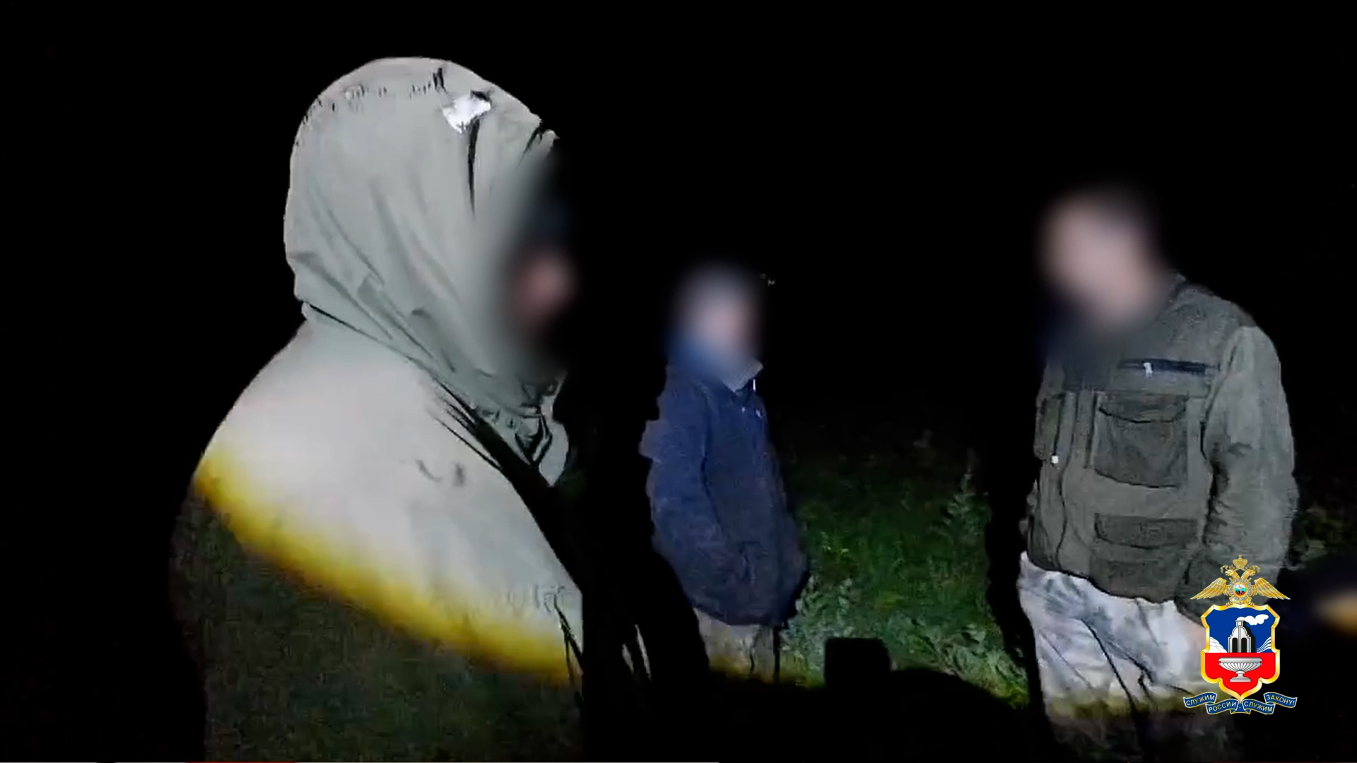 На Алтае полицейские во время ночного рейда поймали с поличным охотившихся на косуль трёх браконьеров