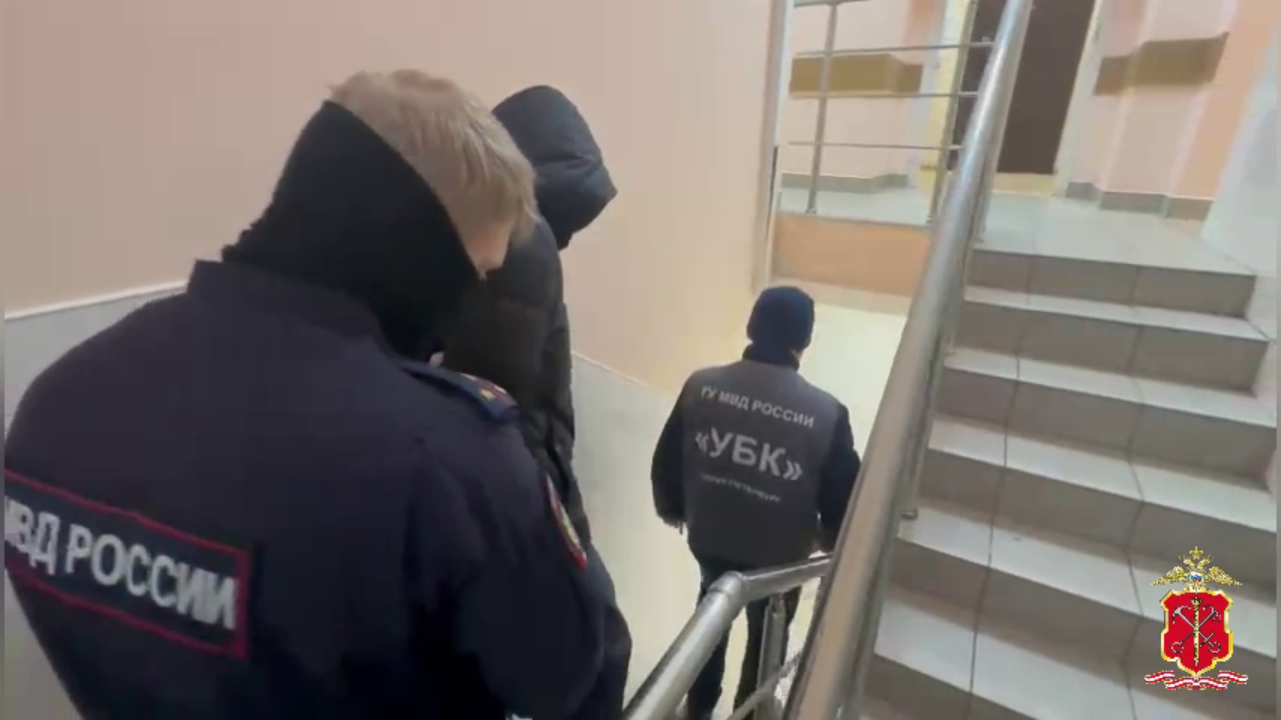 Полиция уличила работника салона сотовой связи в Кировске Ленобласти в продаже данных об абонентах