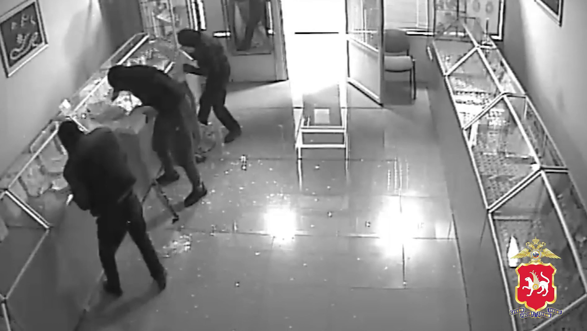 В Татарстане завершено расследование кражи на 4,5 млн рублей украшений из ювелирного салона в Заинске