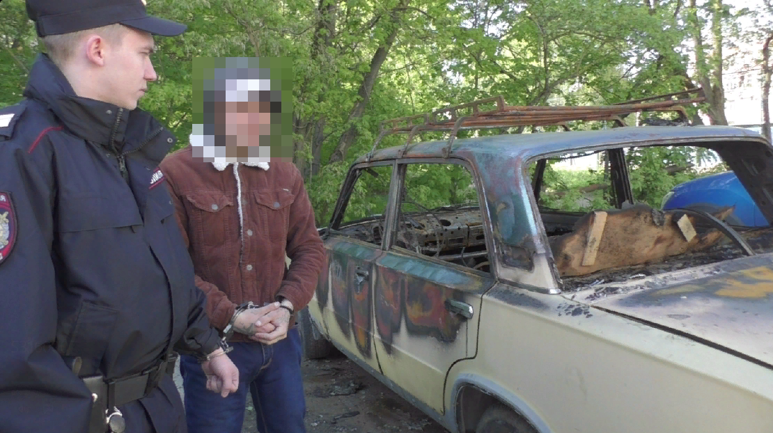 В Иванове сотрудники полиции раскрыли поджог двух отечественных автомобилей