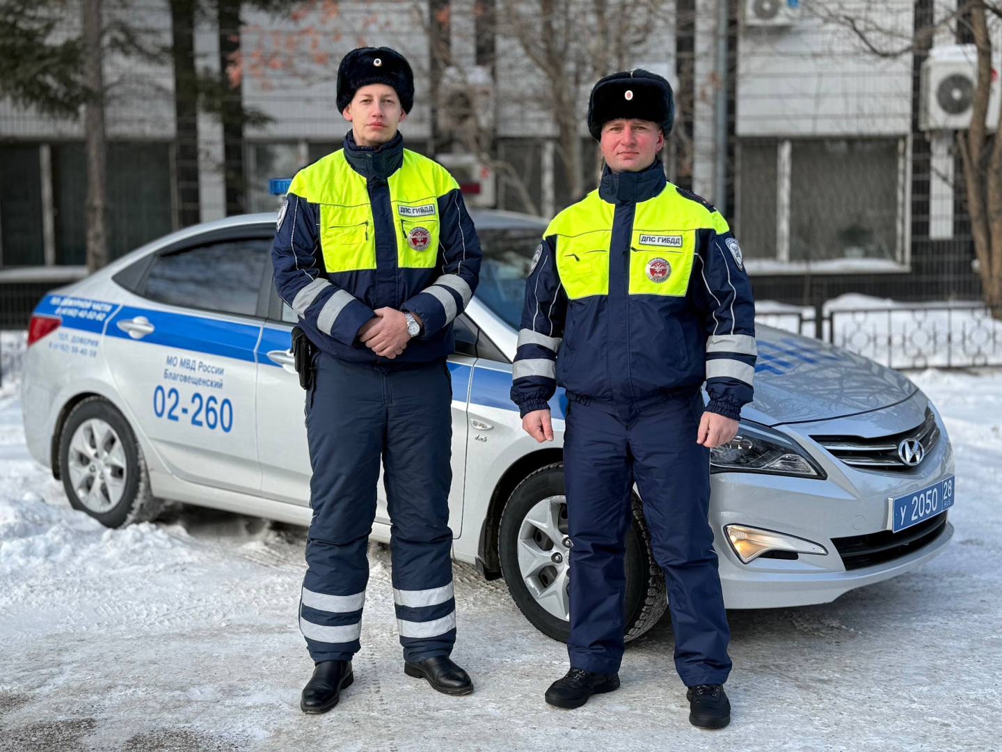 В Благовещенске амурские автоинспекторы оперативно доставили в больницу ребёнка с травмой головы