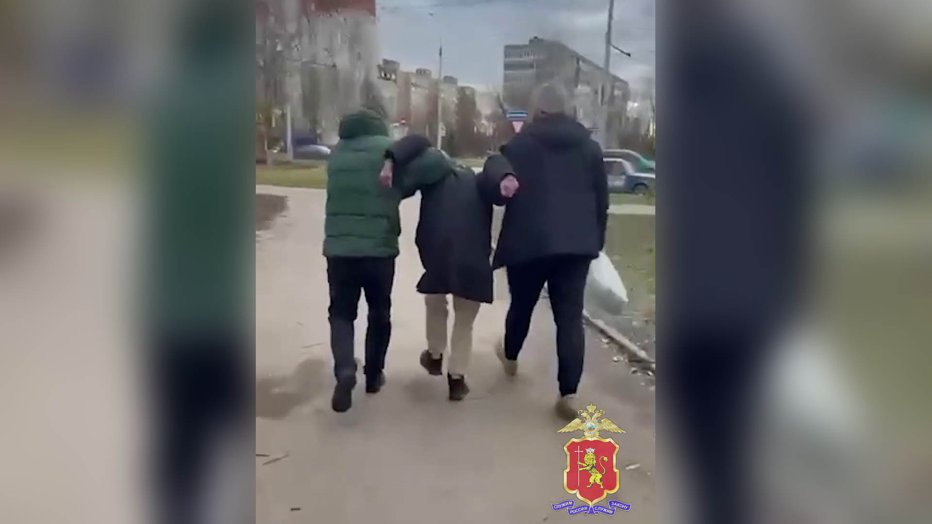 Полиция Владимира предотвратила обман пенсионерки и задержала курьера дистанционных мошенников