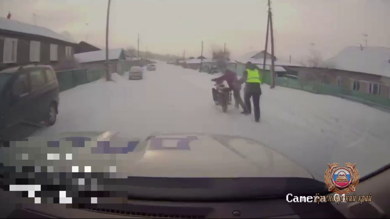 Водитель мопеда, повторно севший за руль в нетрезвом виде, задержан автоинспекторами Красноярского края