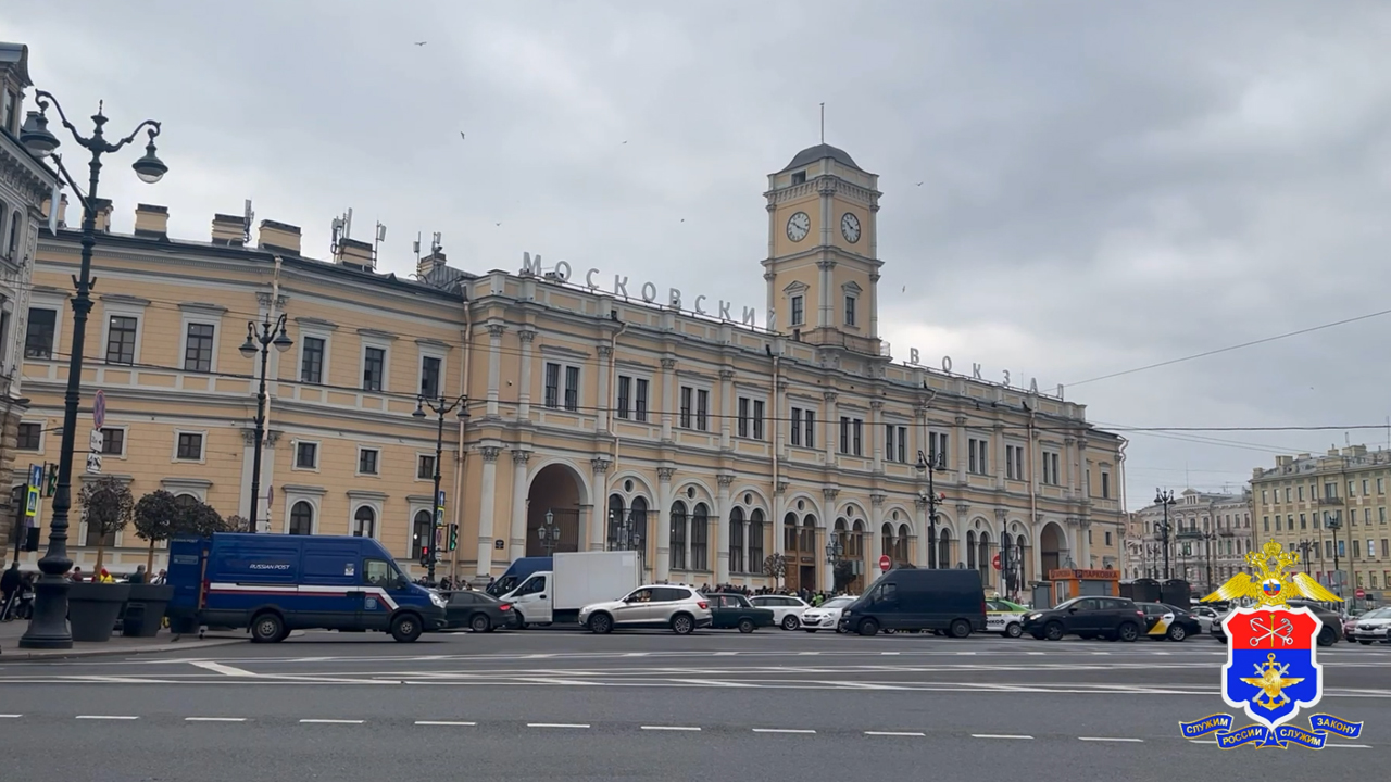 В Санкт-Петербурге девушка, нарушившая требования безопасности на вокзале, привлечена к ответственности