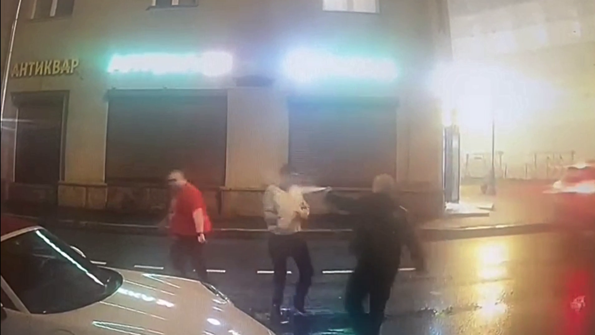Полицией Москвы задержан дебошир с ножом, который на Арбате распылил газовый баллончик в лицо мужчине