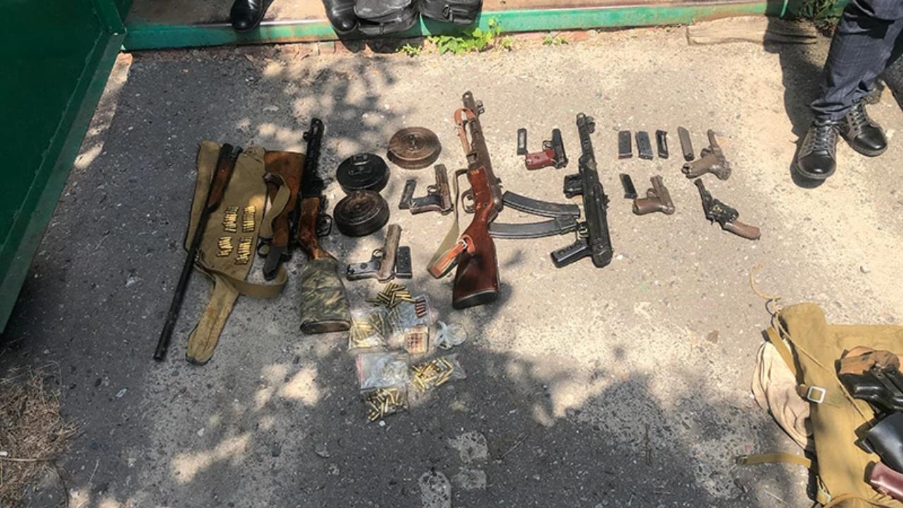 В Белгородской области правоохранители изъяли у местного жителя арсенал боевого оружия