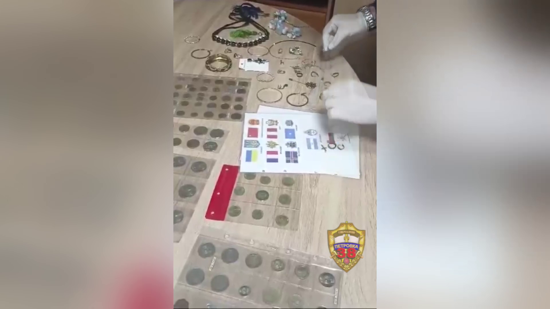 В Москве задержан помощник мошенников, убедивших 16-летнего подростка отдать драгоценности и монеты