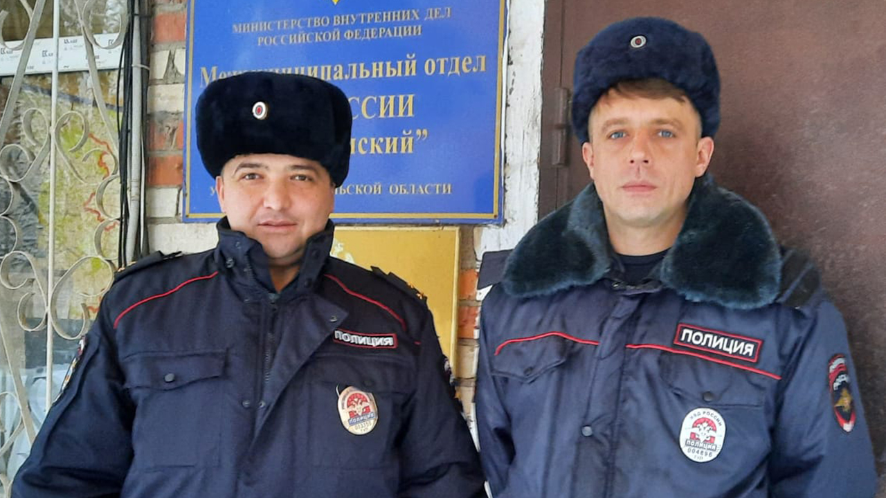 Полицейские Тульской области вывели из горящего многоквартирного дома мать с тремя детьми
