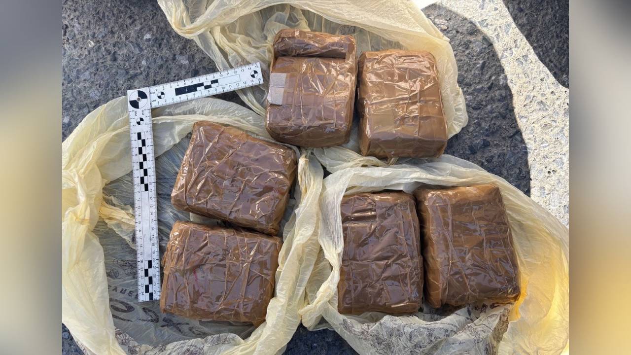 Почти 3 кг гашиша изъяли полицейские Югры у межрегионального наркокурьера из Удмуртии