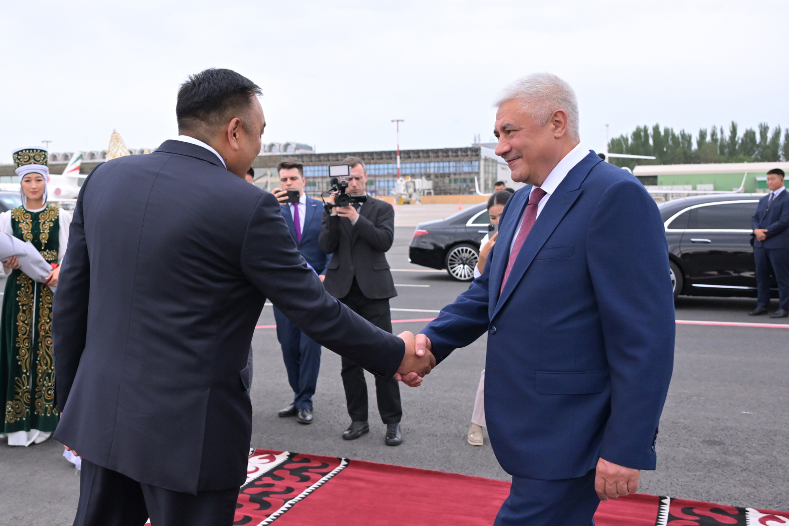 Владимир Колокольцев прибыл в Бишкек