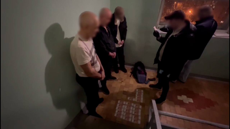 Полицейские в Королеве задержали пособника телефонных мошенников