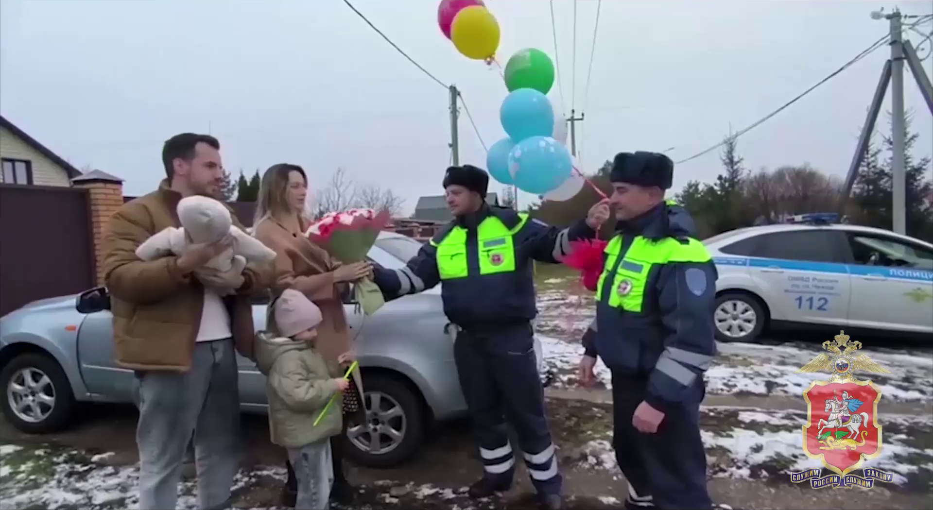 В Подмосковье госавтоинспекторы оперативно сопроводили машину с беременной женщиной в роддом