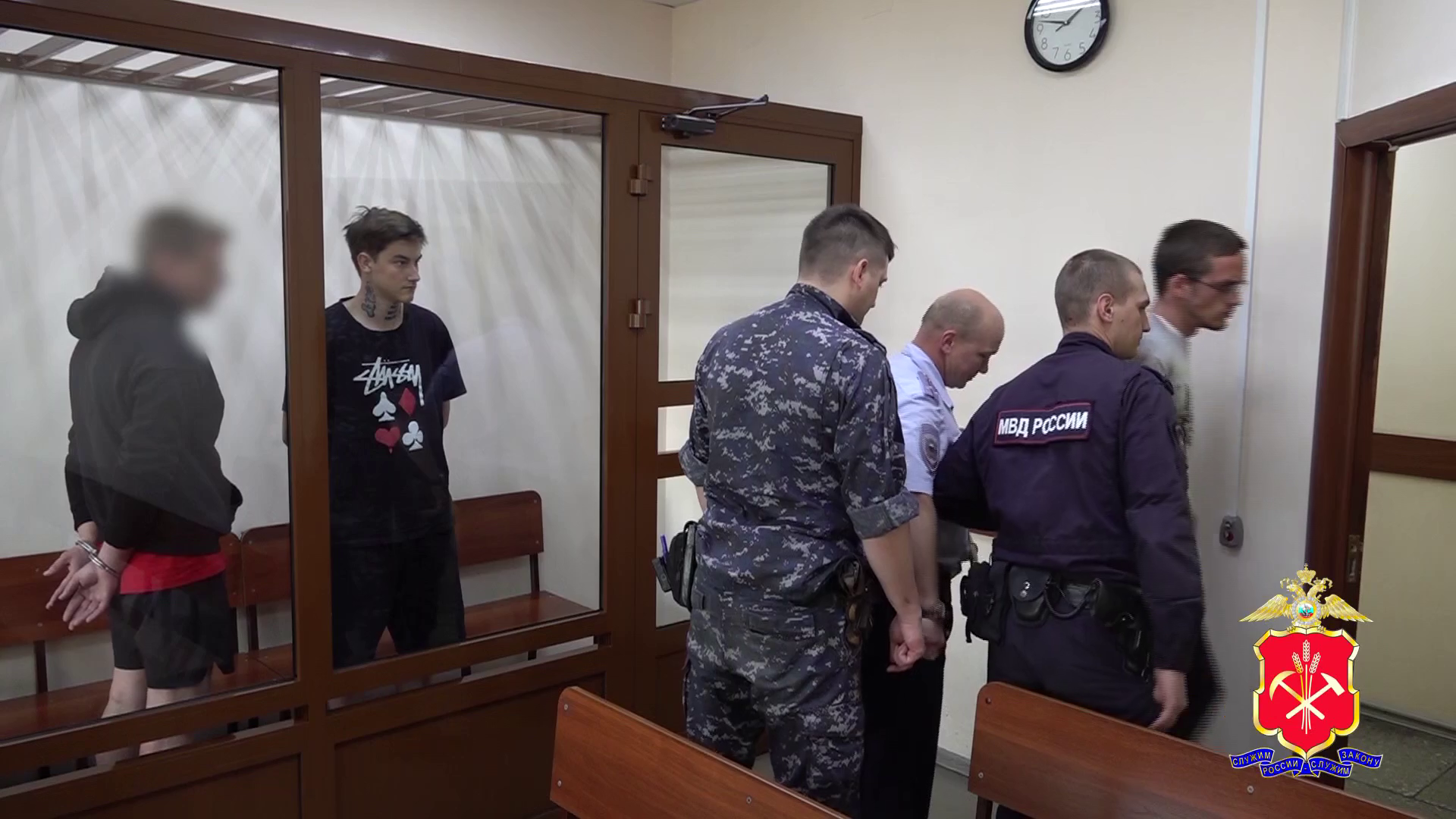 За содействие аферистам в обмане 11 жителей Кузбасса почти на 9 млн рублей задержаны шесть молодых людей