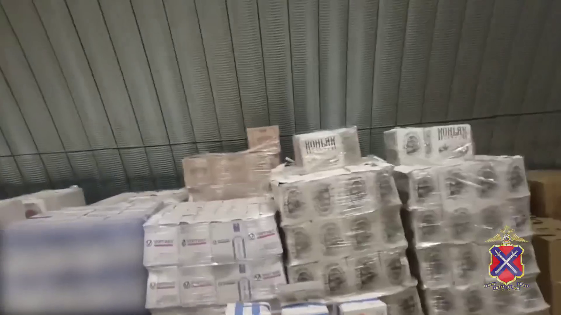Продажу свыше 39 тысяч бутылок нелегальной водки и коньяка пресекла полиция Волгоградской области