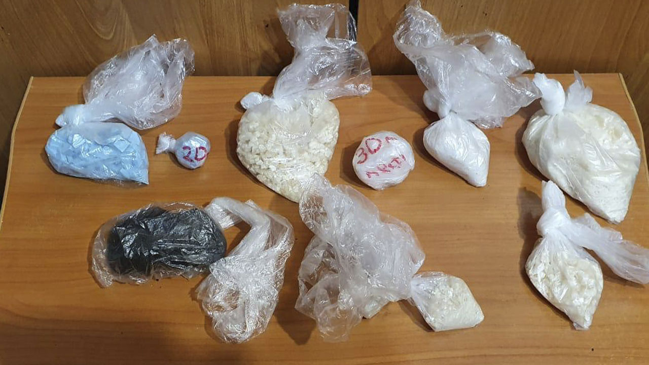 В Иркутской области транспортные полицейские задержали закладчика синтетических наркотиков