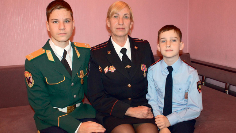 В них она видит себя
