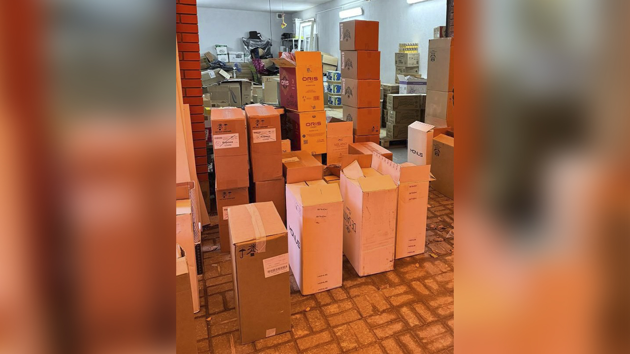 В гараже жителя Рязани полицейские обнаружили партию немаркированных сигарет на 2,7 млн рублей