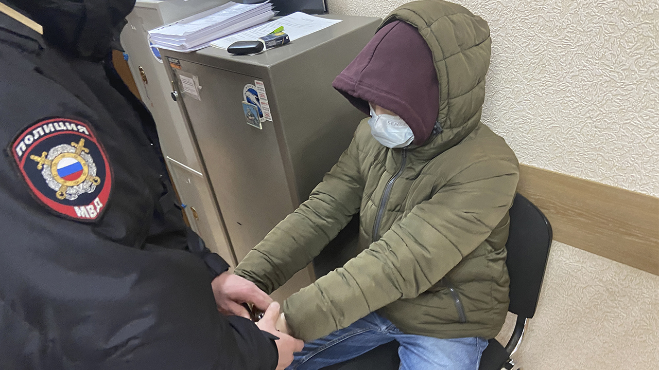 Задержан житель Екатеринбурга, который помог аферистам обогатиться на обмане пенсионерки