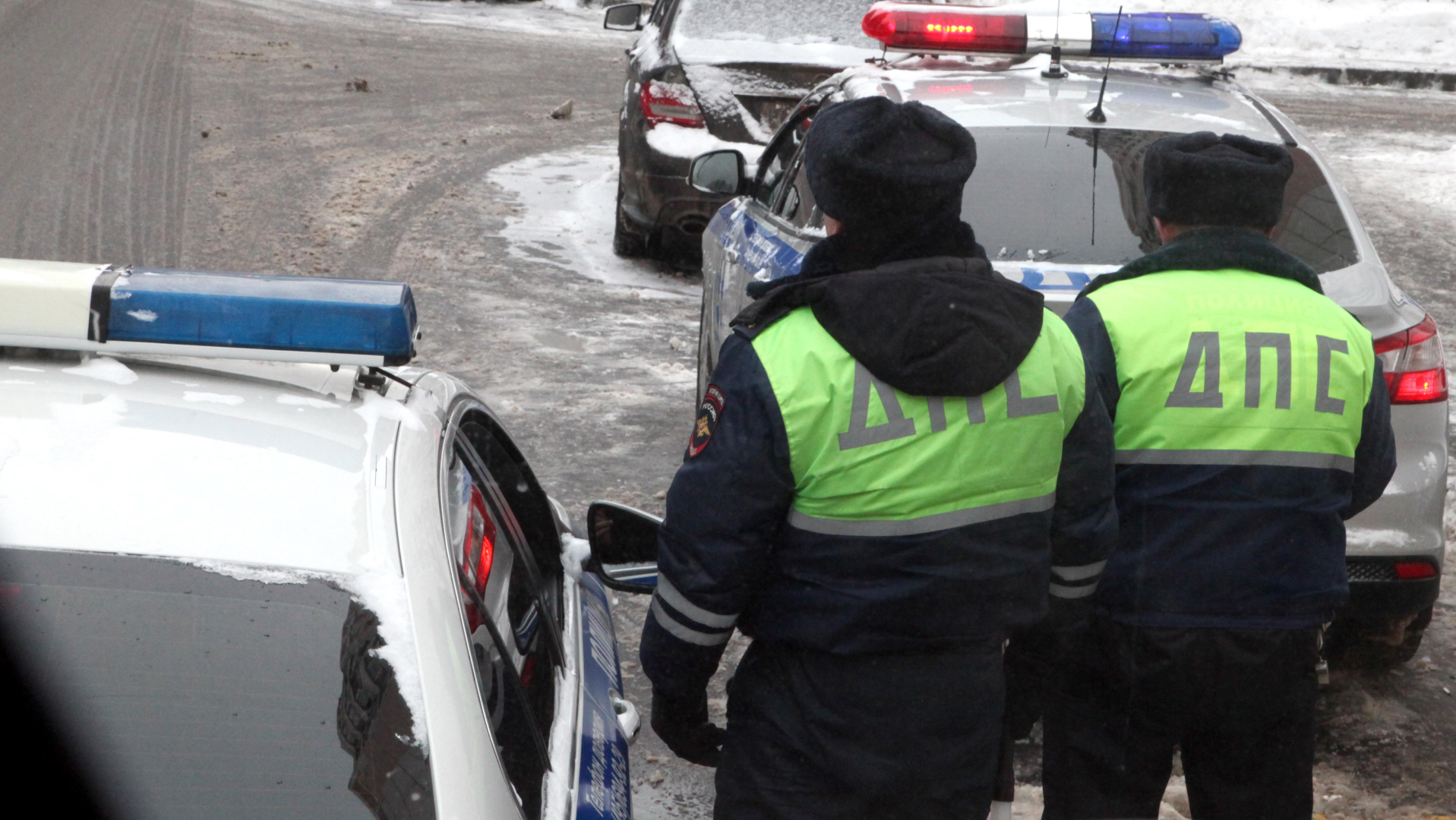 Полицейские задержали нетрезвого водителя из Красноярска, пытавшегося их убедить, что он пассажир